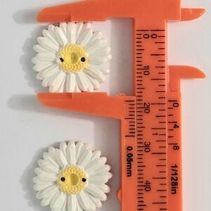 4 Daisy Buttons, Handcrafted Buttons, Handmade Buttons, Crochet, Knit